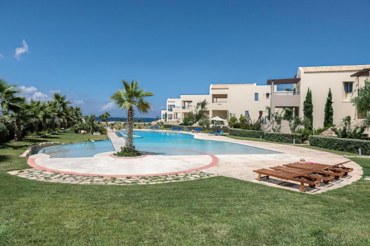 Resitour - Aphrodite Beachfront Pirgos Psilonerou Bilik gambar