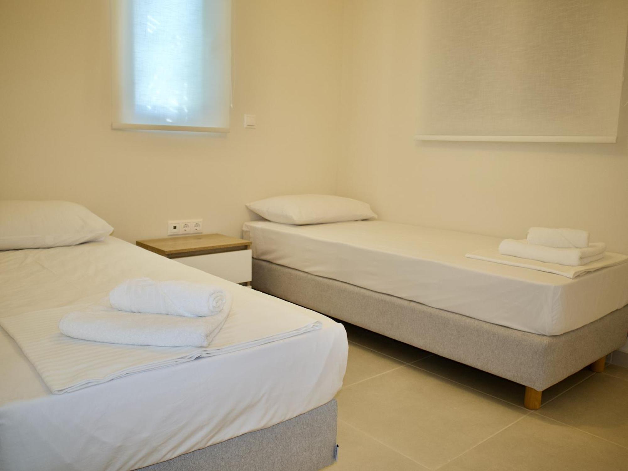 Resitour - Aphrodite Beachfront Pirgos Psilonerou Bilik gambar