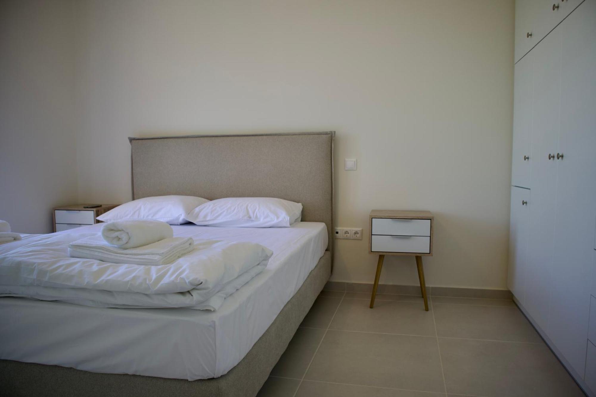 Resitour - Aphrodite Beachfront Pirgos Psilonerou Bilik gambar