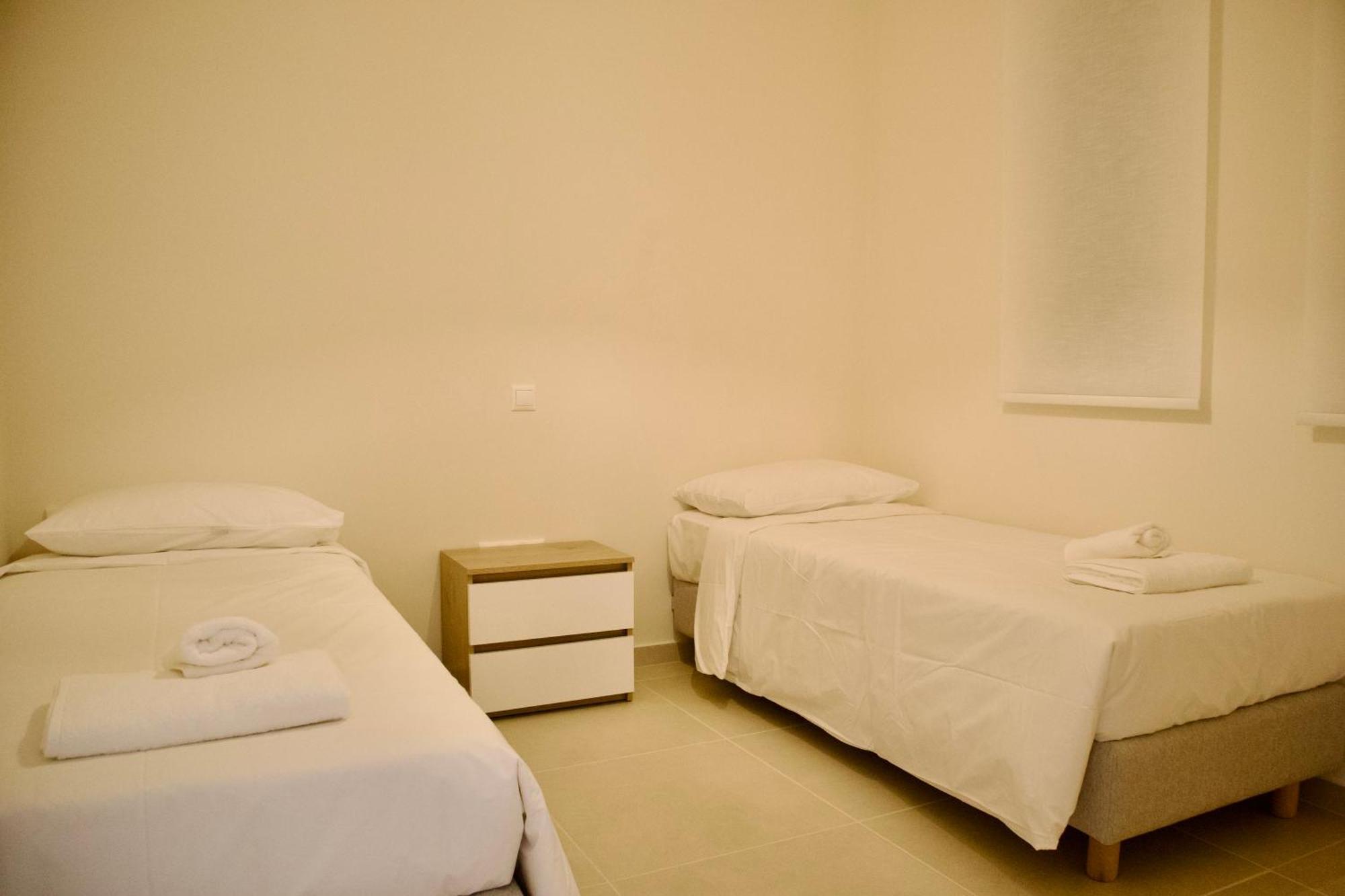 Resitour - Aphrodite Beachfront Pirgos Psilonerou Bilik gambar
