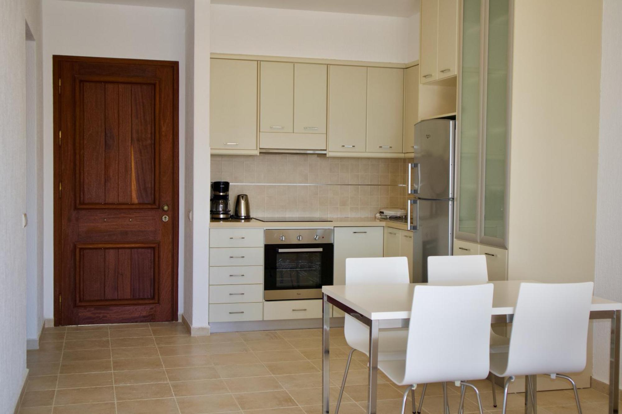 Resitour - Aphrodite Beachfront Pirgos Psilonerou Bilik gambar