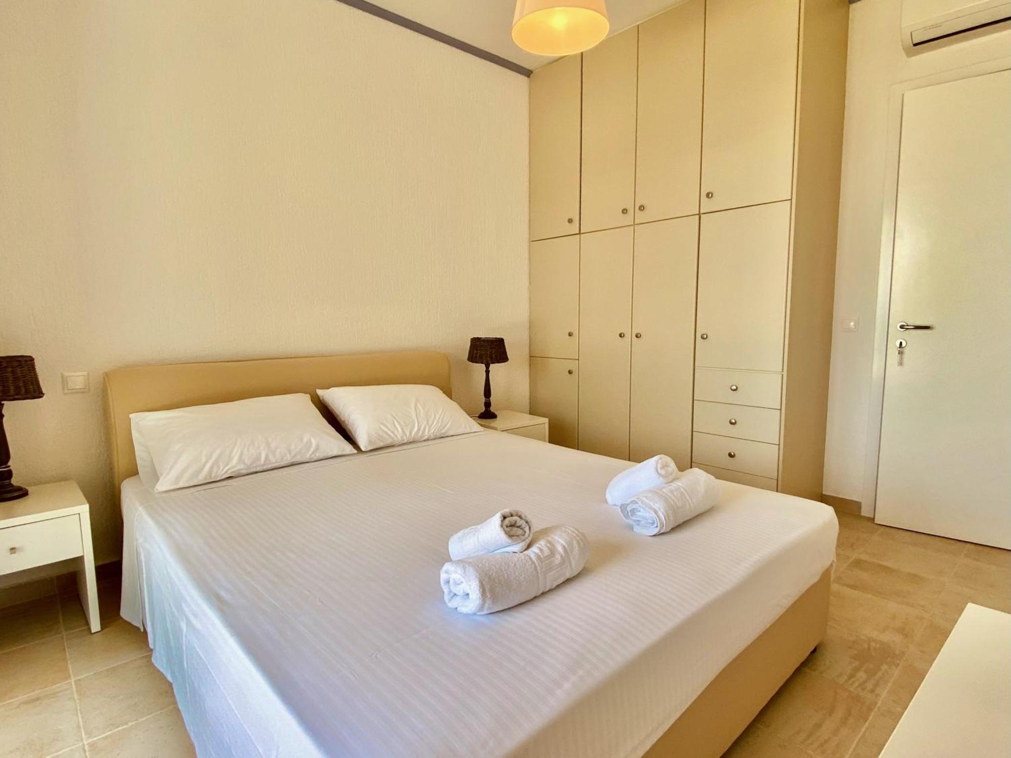 Resitour - Aphrodite Beachfront Pirgos Psilonerou Bilik gambar