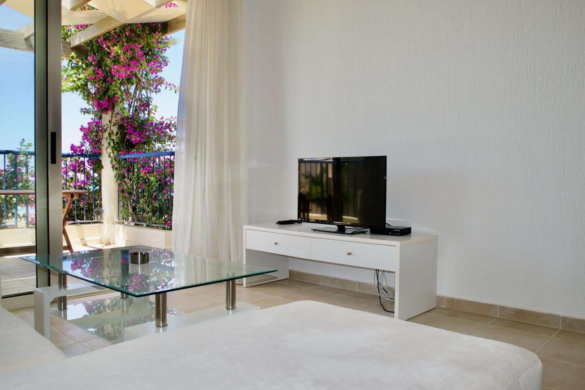 Resitour - Aphrodite Beachfront Pirgos Psilonerou Bilik gambar