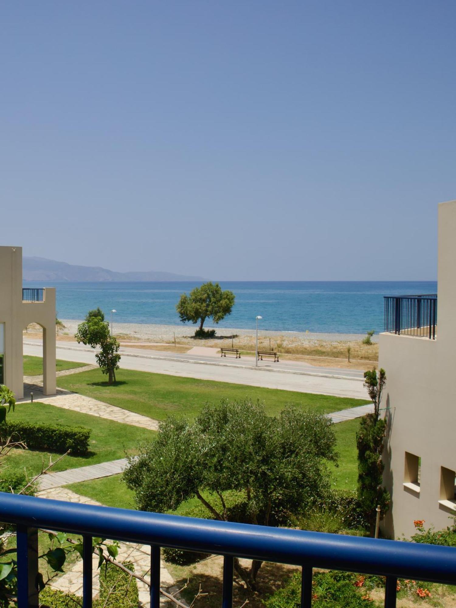 Resitour - Aphrodite Beachfront Pirgos Psilonerou Bilik gambar