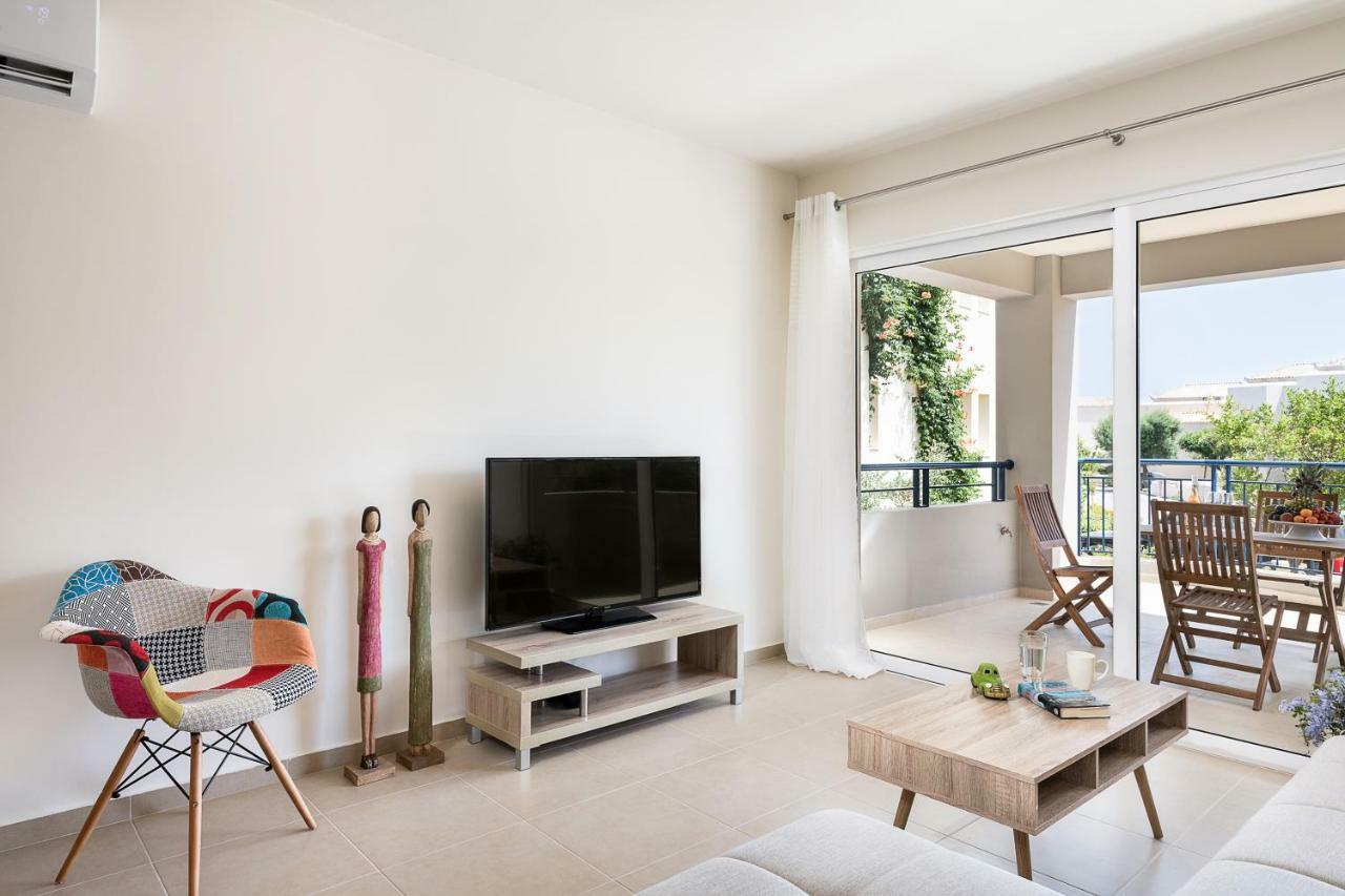 Resitour - Aphrodite Beachfront Pirgos Psilonerou Bilik gambar