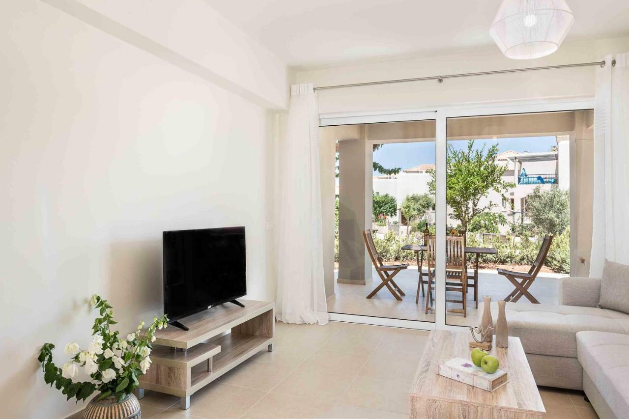 Resitour - Aphrodite Beachfront Pirgos Psilonerou Luaran gambar