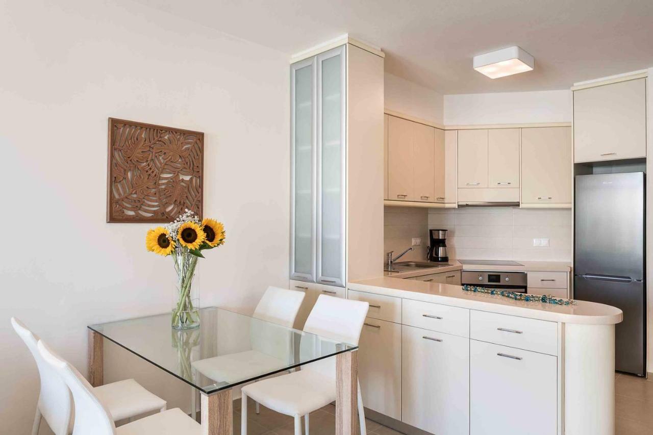 Resitour - Aphrodite Beachfront Pirgos Psilonerou Luaran gambar