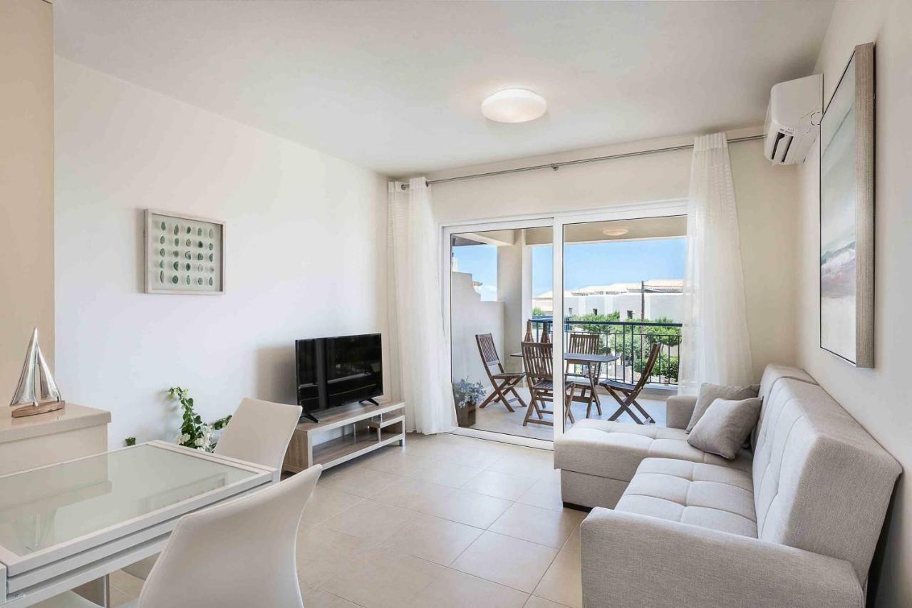 Resitour - Aphrodite Beachfront Pirgos Psilonerou Bilik gambar